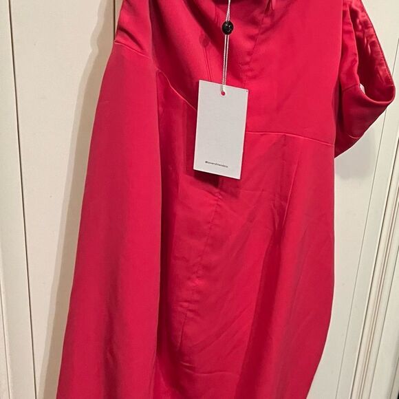 Lazo Midi Dress in Hot Pink
Lovers and Friends Sz S - Picture 8 of 12